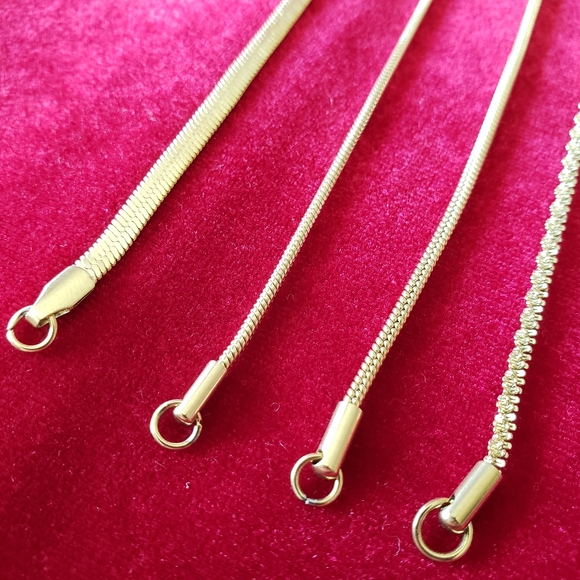 4 gold tone chain bracelets - Picture 5 of 6